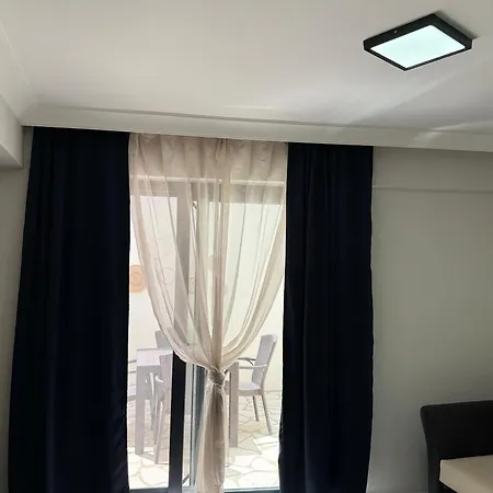 Macaron Midi House *