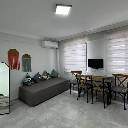 Macaron Midi House *