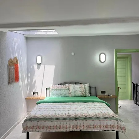 Macaron Midi House *